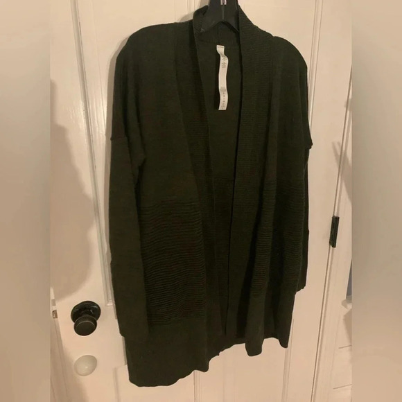 Lululemon Merino Wool Cardigan Sweater in Dark Green Size 4 NWOT - Picture 1 of 7